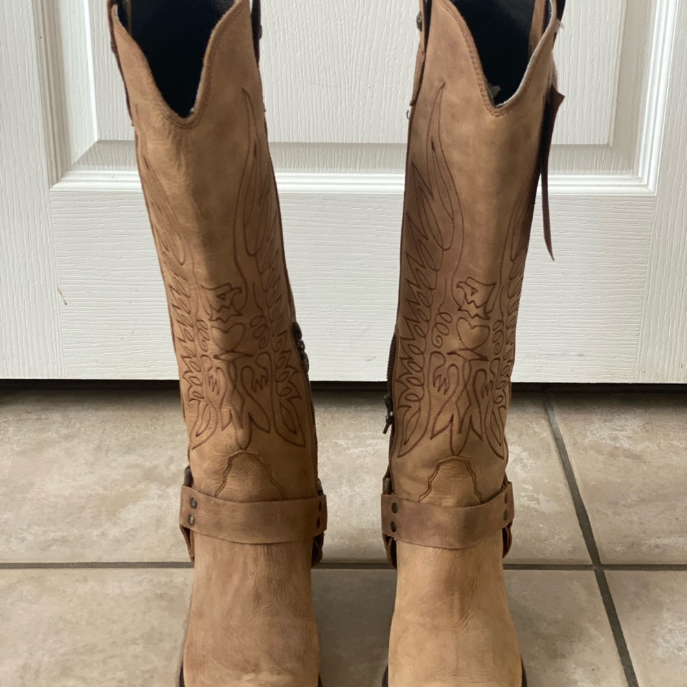 Liberty Black Western Boots with Harness. Embroidered Design NWT Women’s Size 7